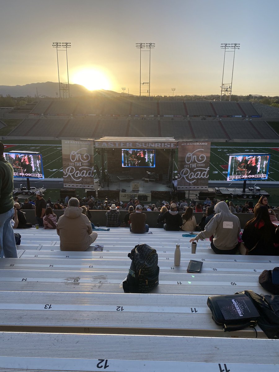 Ortiz21J's tweet photo. #easterabq He is alive! Happy Easter! https://t.co/SmG6nmSCyf