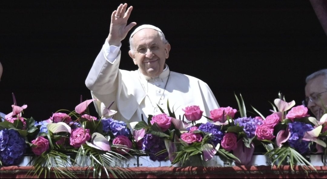 Jesus, o Crucificado, ressuscitou! Veio ter com aqueles que choram por Ele, fechados em casa, cheios de medo e angústia. Veio a eles e disse: «A paz esteja convosco!» (Jo 20, 19). m.vatican.va/content/france…