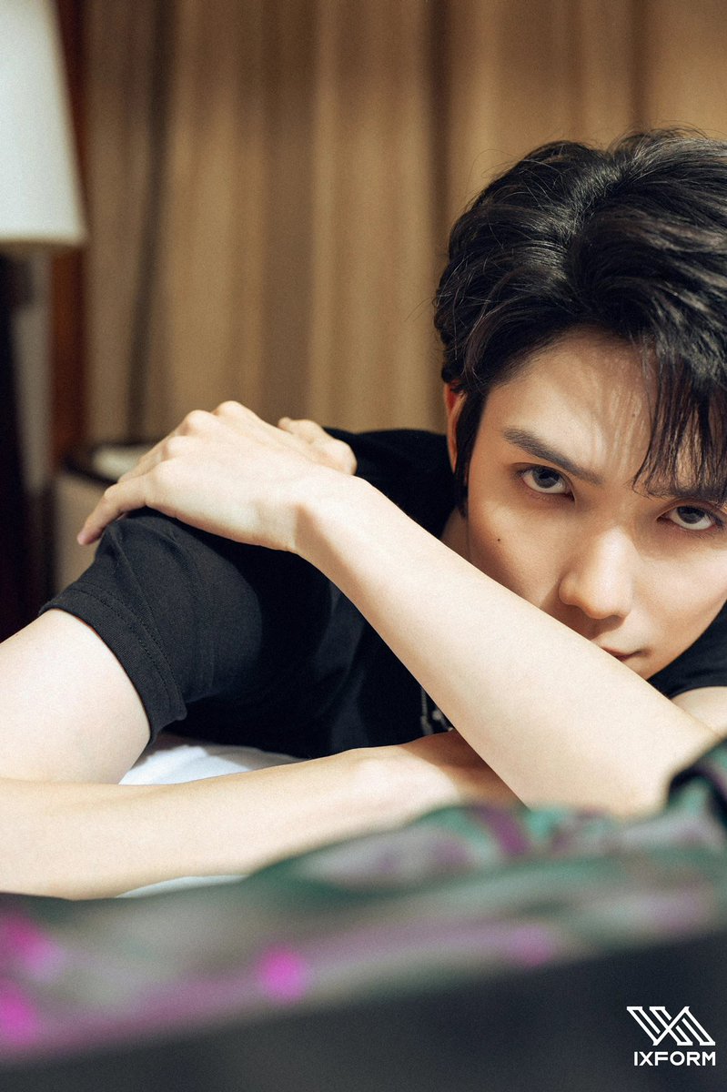 dramapotatoe's tweet photo. #LuoYizhou for an Estée Lauder livestream event 

More - https://t.co/XRg0iZbd0z https://t.co/3IcNR4muxz