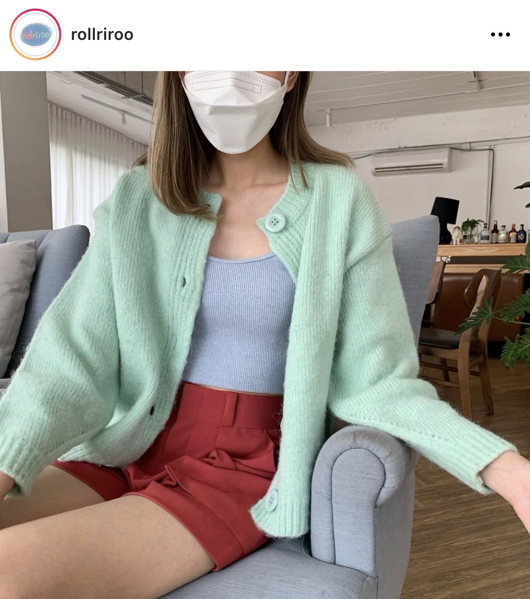 ifeelsopeach's tweet photo. ใครชอบแต่งตัวแนวสีสัน + ใส่คาร์ดิแกน 🧽🌷🧤 อยากแนะนำร้าน rollriroo 🛝 สีน่ารักทุกแบบ เลือกแมชกับชุดง่าย แต่งตัวได้หลายแนว ✨ พีชชอบร้านนี้เพราะสีเสื้อน่ารักแบบมาก ใครไปสยามลองเข้าไปดูที่ tres ได้เลย 🍊 https://t.co/vysOBx3ilM