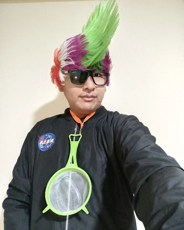 Ser original ser valiente y vestirte como realmente te gusta Y saber quererse asi mismo sin complejos y aceptarte tal y como eres , cuando hagas todo eso tendrás la felicidad infinita 🕳️👽🦁 #Raaa