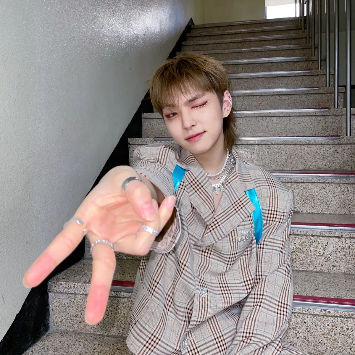 ghost9_ph's tweet photo. 🤔✌️🐿

🔗https://t.co/h2cAytg0Pj
[220417 @ official.ghost9 Ig Update]

#보조개강람쥐 #DimpledSquirrel
#이강성 #LEEKANGSUNG
#GHSOT9 #고스트나인 #XRay #ARCADE_V https://t.co/iDoqRpA9nw