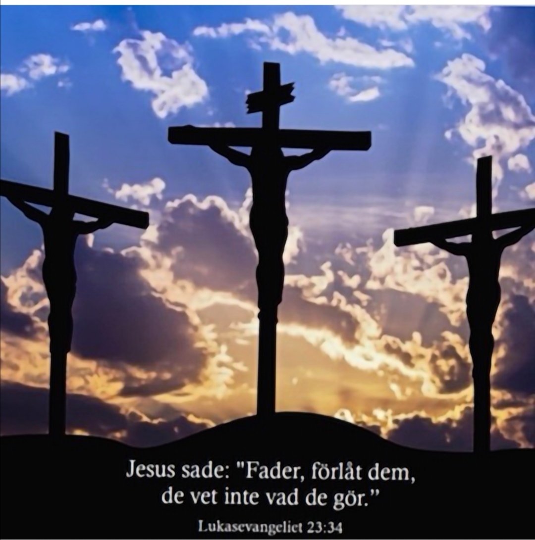Detta är vad påsk handlar om : Jesus dog på korset för vår skull, vilket jag är tacksam för. I Sverige har många glömt sin religion , den som gjort Sverige till ett unikt framgångsrikt land. Allt tack vare gud! Är stolt kristen, stolt svensk!