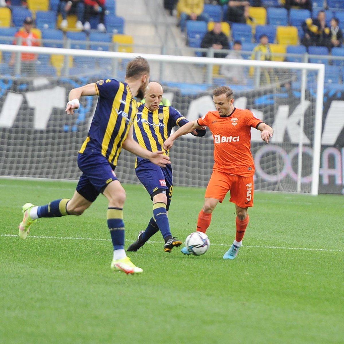AdanasporResmi's tweet photo. 📸MKE Ankaragücü-Adanaspor’umuz maçından kareler! #AGvAS https://t.co/eGKJUEF4FC