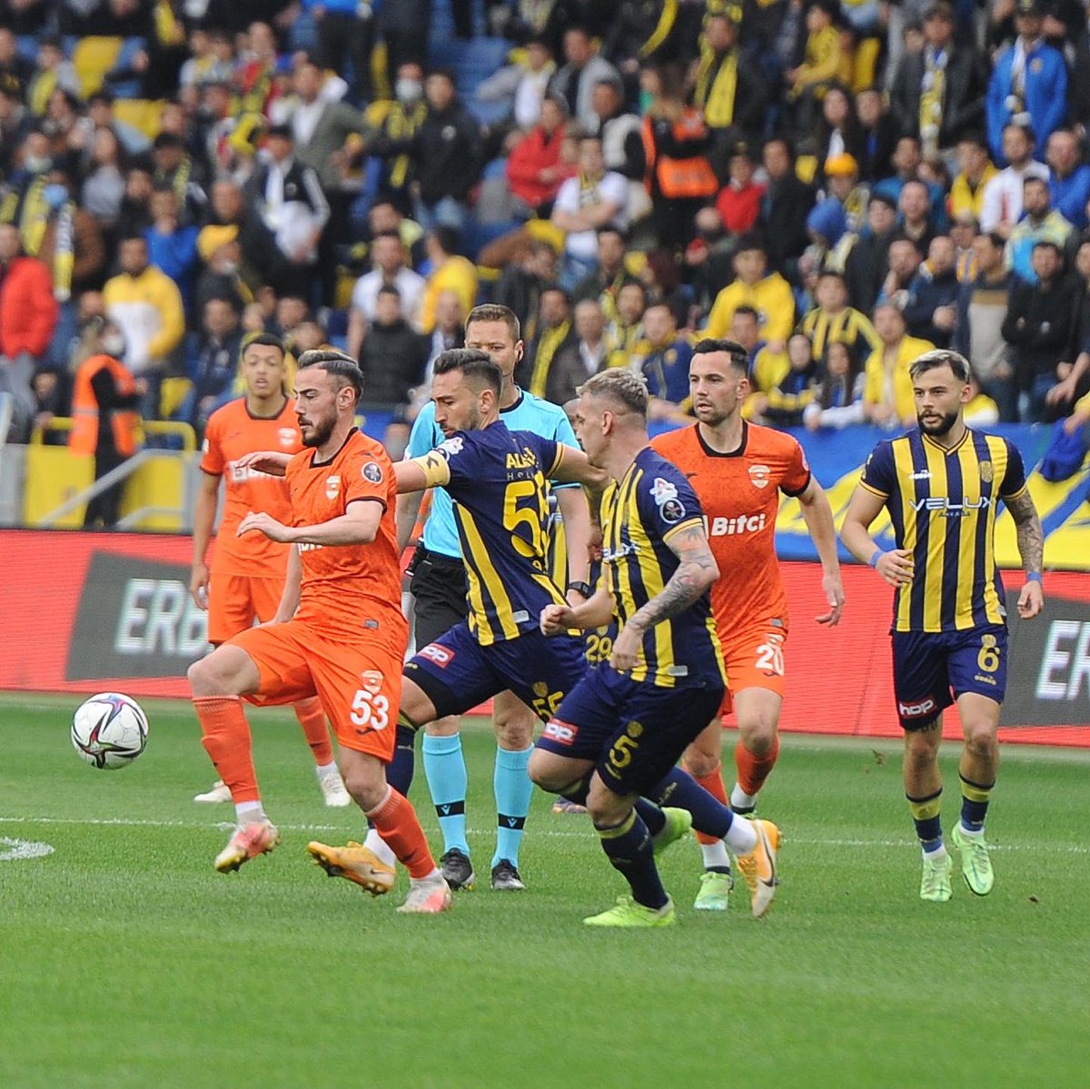 AdanasporResmi's tweet photo. 📸MKE Ankaragücü-Adanaspor’umuz maçından kareler! #AGvAS https://t.co/eGKJUEF4FC