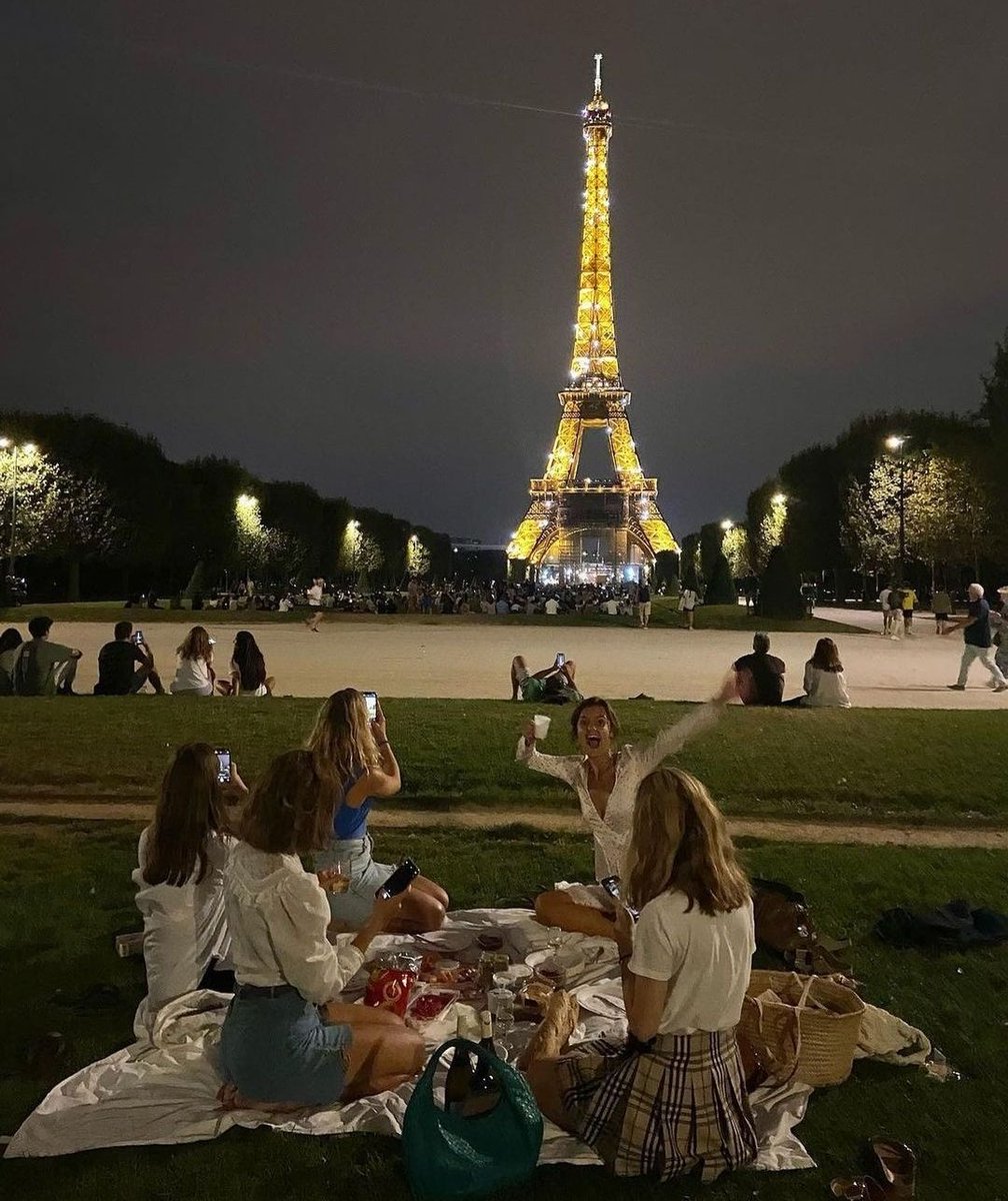 — in need of a besties trip to paris