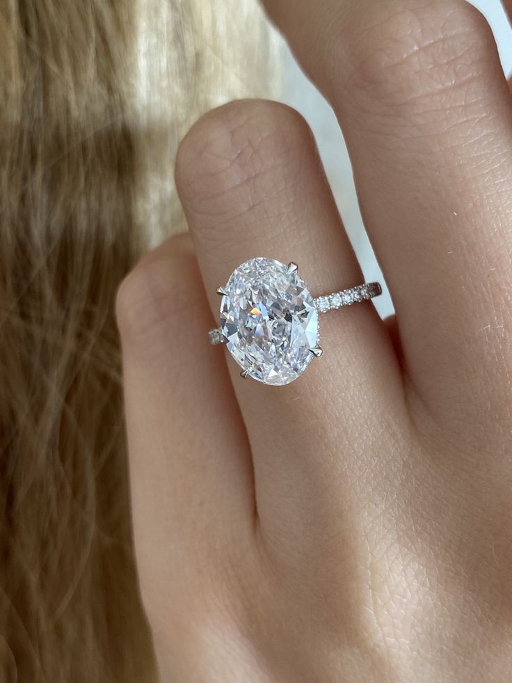 rafiuzi's tweet photo. #Oval #Brilliant #Ovalshape #Diamond #Hallo #Engagement #Ring #Ladieswear #forHer #propose #Surprise #Gift #Wedding https://t.co/2UTed3yAVt