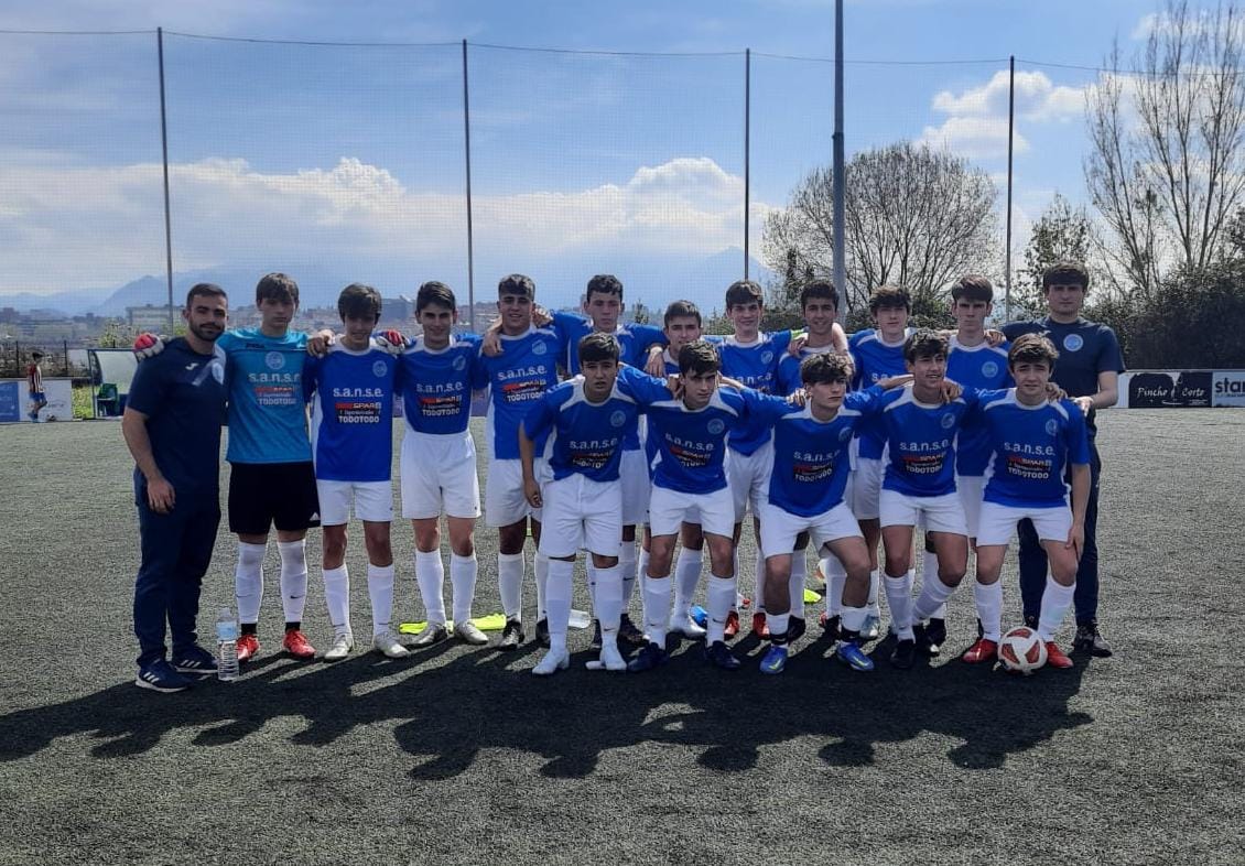 Juan_I_Manso's tweet photo. Sé que hablo en nombre de muchas familias al agradecer al @cdsanse el esfuerzo que supone haber enviado a sus equipos a la @TorneoOviedoCup 

Eskerrik asko!!! 

Y muchas gracias también a la organización, familias, jugadores y entrenadores. 

Espero que nos volvamos a ver!!! https://t.co/a5vzxVhvqc