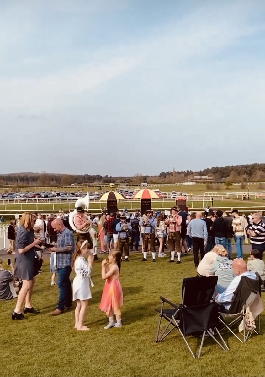 BierkellerB's tweet photo. And they’re off!! Fun in the sun today at @MarketRasenRace https://t.co/9K9Nem0MBg