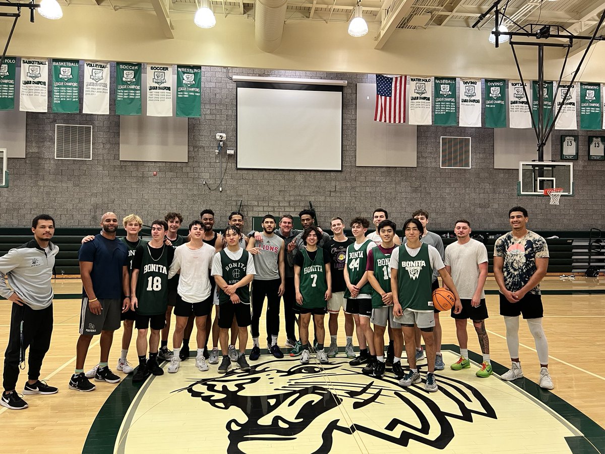 Great to have some alumni comes play our guys! Making us better and sharing some wisdom. <a href="/bonitabearcats/">Bonita Bearcats</a> <a href="/BonitaUSD/">Bonita USD</a> <a href="/BonitaHoops/">BonitaHoops@BearcatBasketball</a> #family #bearcatfamily #onceabearcatalwaysabearcat