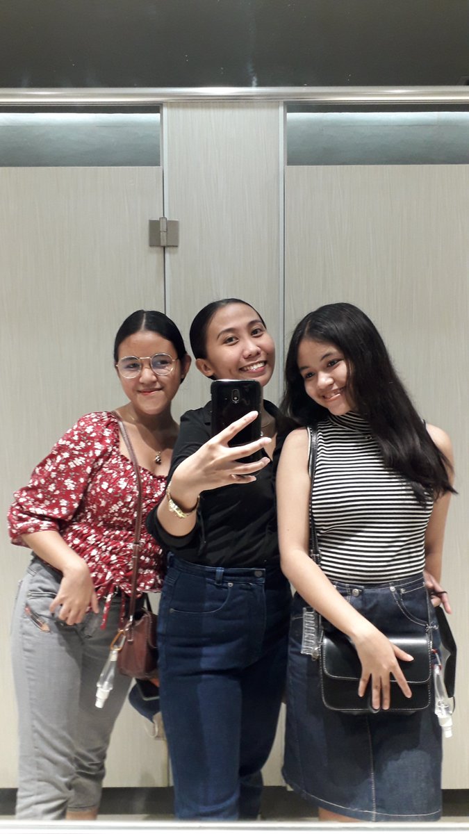itschellegend's tweet photo. Happy Easter Sunday to all of our STAY moots out there & also to our kings, @Stray_Kids! 💟✨
#FiloStaysInTheBuilding 🤡
#ChangbinBiased #FelixBiased #HyunjinBiased
#SelcasForChan https://t.co/T9vjXjA5Ic
