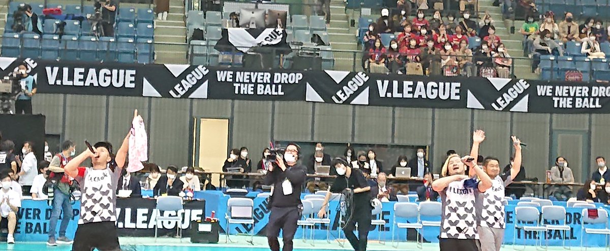 kokomikochan's tweet photo. シクラメン登場🎵
Vリーグファイナルを盛り上げてくれてました👏✨
シクラメンの生歌聴けて、嬉しかったなぁ😃
#シクラメン
#GetFly
#千葉ポートアリーナ
#Vリーグ https://t.co/QrJSiURaSs