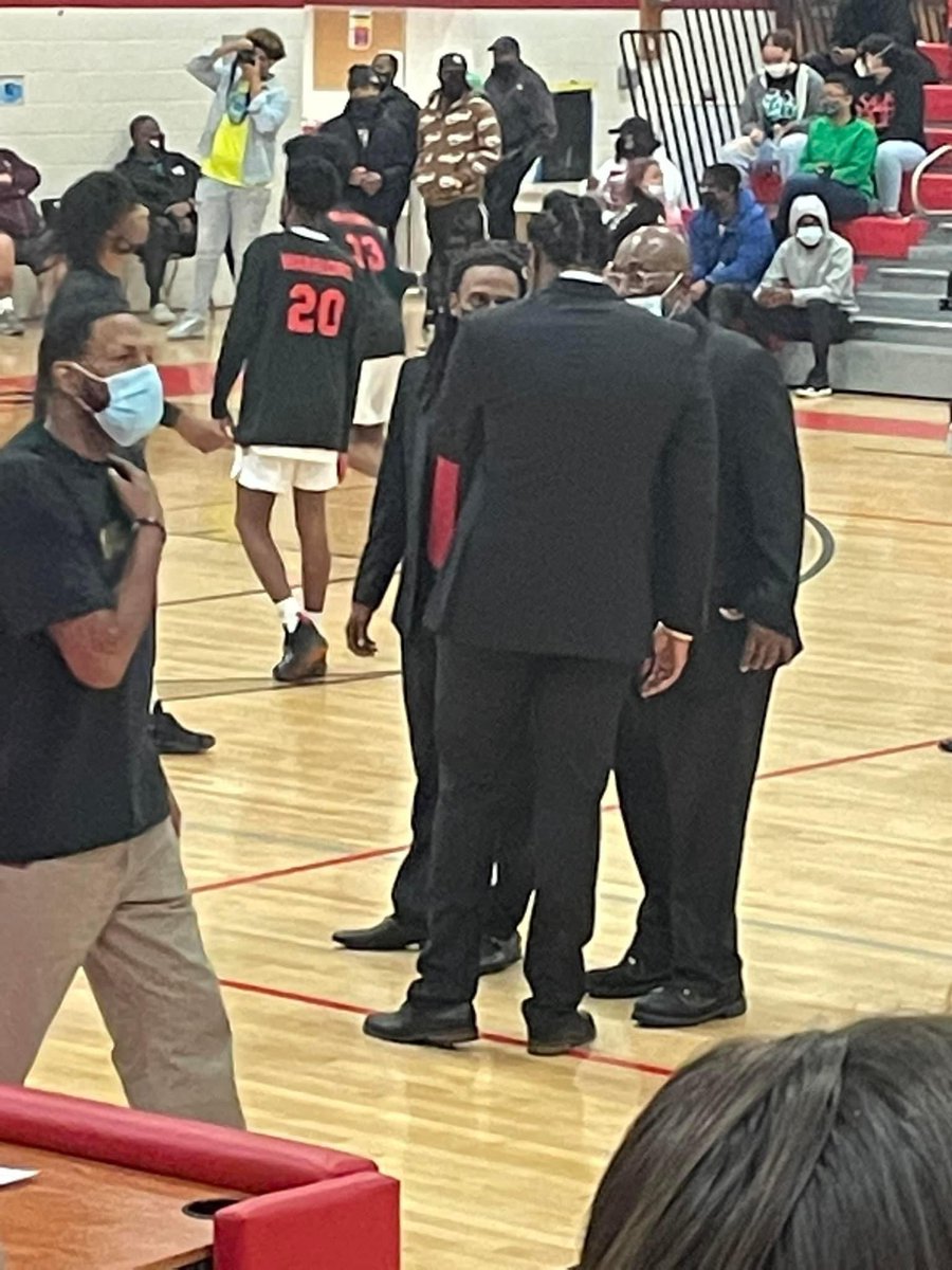 Flyb_100k's tweet photo. “Happy Birthday Coach Buck Appreciate you Big Bro Blessed To Be Around Your Great Knowledge And Wisdom Of The Game @NRWarriors @athleticsNRHS 🏀 ……. #MrHello https://t.co/CAXLELKYTk
