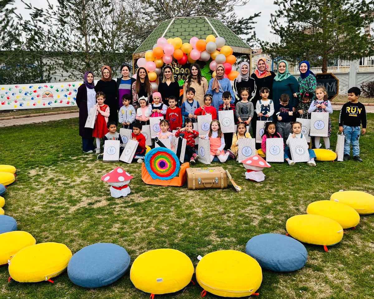 Fevzi Çakmak Anaokulu Koordinatörlüğünde kurumlar arası karşılıklı kalite geliştirmeye yönelik çalışmalar yapmak için çeşitli okullarımızın öğretmenleri ve öğrencileri ile Ebru Çalışması ve Fen Atölyesi uygulamaları gerçekleştirildi.

<a href="/konyamem/">Konya İl MEM</a>
@seyitalibuyuk
<a href="/insanmektebi/">Konya İnsan Mektebi</a>