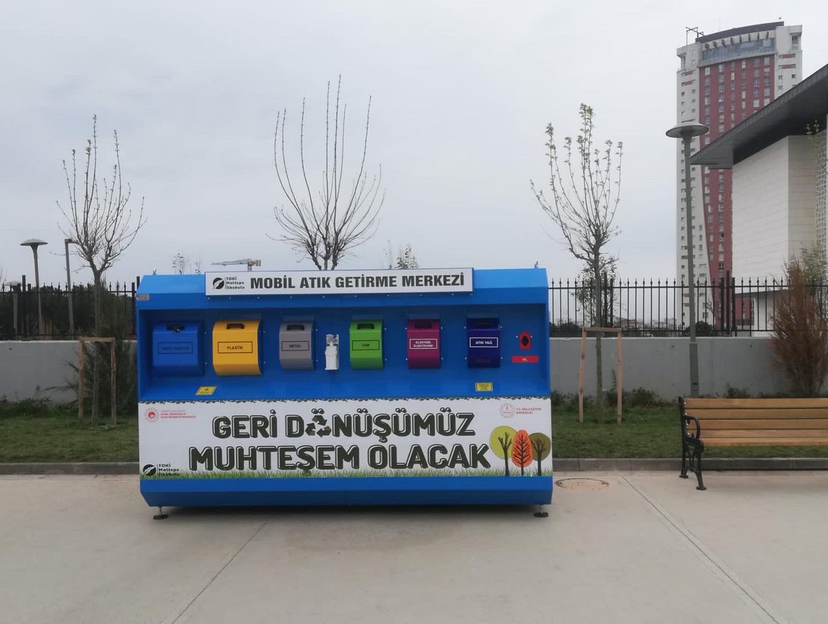maltepeio's tweet photo. .
📢Mobil Atık Getirme Merkezi 

“Çevre Dostu 1000 Okul” projesi kapsamında okulumuzdaki yenilikler devam ediyor.
“Mobil Atık Getirme Merkezi” okul bahçemizdeki yerini aldı. 

#çevredostu1000okulistanbul #çevredostu1000okulprojesi 

@tcmeb 
@memleventyazici 
@h_aydogdumeb https://t.co/CkMpC6xwAq