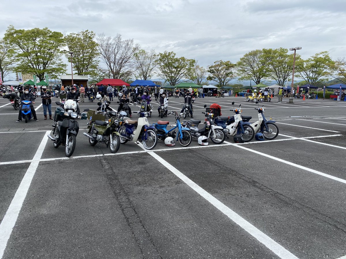 baryobaryo008's tweet photo. #CUBDAYいったよ
#菊川カブDay
#CUBDAY
駐車場案内してました!ばりょです!
某ハンバーグカット店にもいますのでジャンケン大会で金券手に入れられた方是非ご来店ください!!
雨の中たくさんのご来場ありがとうございました🙇♂️ https://t.co/RTGs8iwvJz