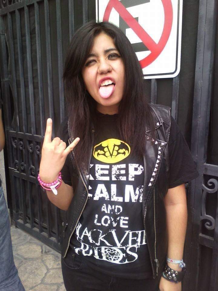 ZombieMilkeSIxx's tweet photo. Hace 7 aΓ±os a mis 17 aΓ±os de edad viaje sola a ver a mi banda favorita (Black Veil Brides) a Monterrey, Nuevo LeΓ³n.
Quiero volver a sentir estΓ‘ emociΓ³n de estar cantando y gritando a todo pulmΓ³n.
#ArmyBVB.
πΆπ€πΌπ₯ππ½β¨ππΌππ€π€ https://t.co/o17rkWm3fz