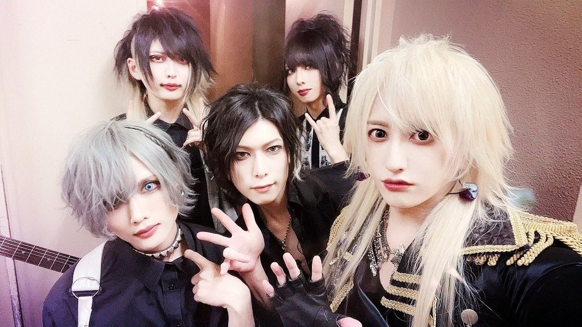 Ayme_official's tweet photo. 「サポートしてくれてありがとねん😈」

「Support team🎸🥁」 https://t.co/TWtslKHN2O