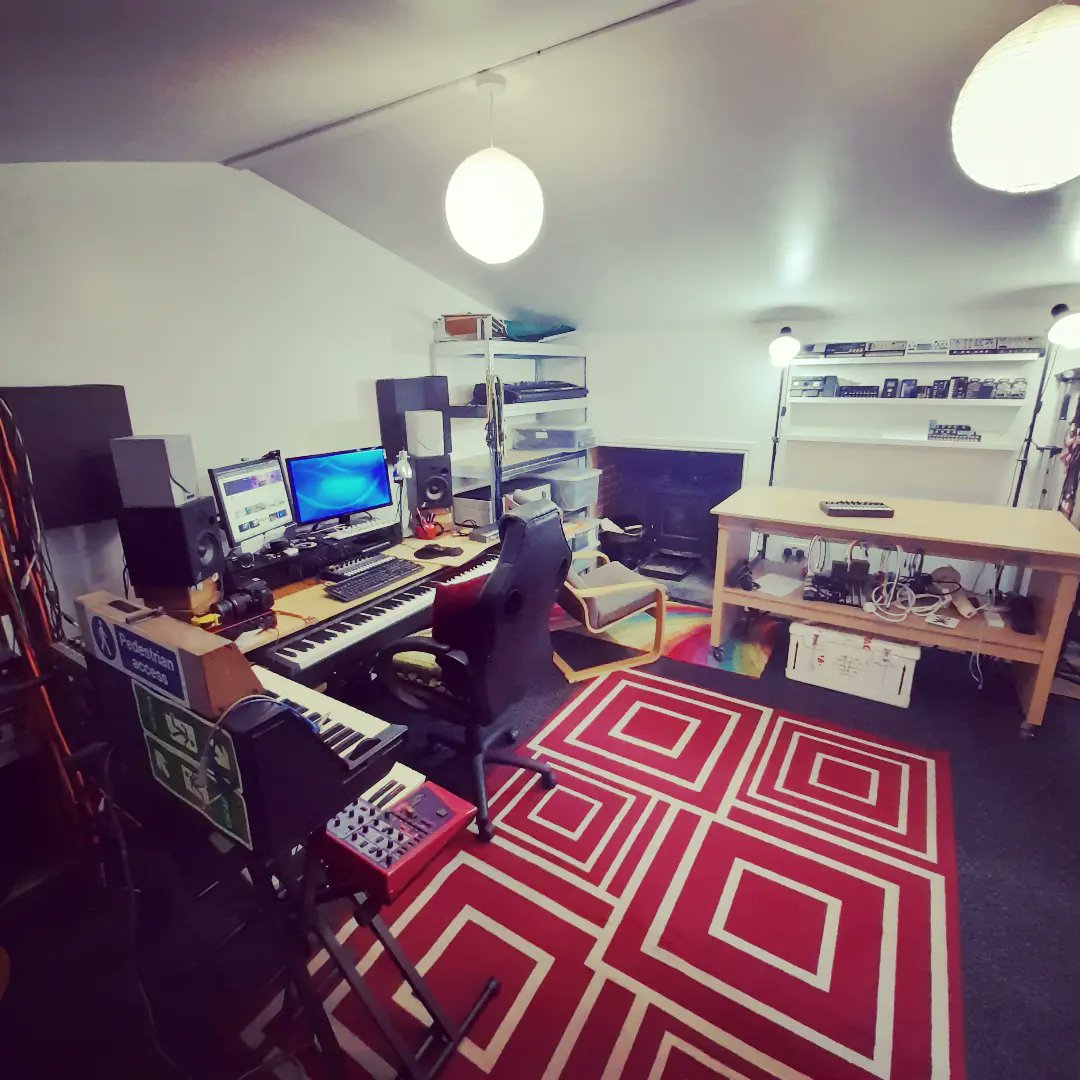 It's been a lot of work but my new home studio is pretty much complete. Next task, audio treatment 🔊😁 #studio #musicstudio #homestudio #yamaha #korg #clavia #sonicware #ms10 #nordlead #volca #liven #synth #keyboards #musicproduction #microKorg #piano #YoutubeStudio #VideoStudio