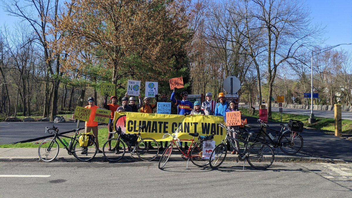 hiskey22's tweet photo. The #ClimateCantWait bike trek from NYC to Albany for a huge Earth Day Rally continues. 👏 to Yonkers Bike Club for riding along! We demand #gasfreeny #divestNYSTRS #bancryptomining #fundtheCLCPA #publicrenewables. @Nycd16Indivis @sunrisemvmtnyc @sunrisewstchstr @IndivisNewRoc https://t.co/q71H3EzDGm