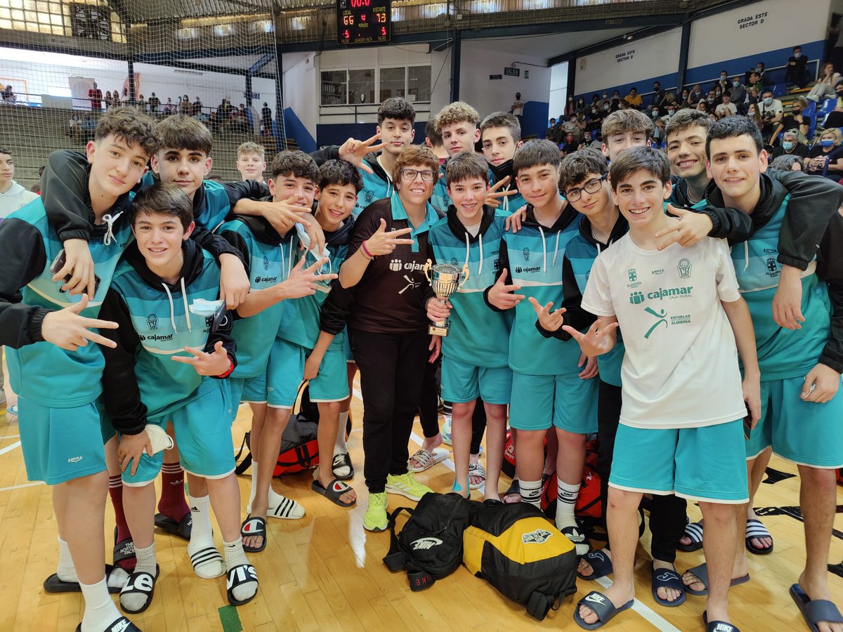 cbalmeria's tweet photo. EQUIPO 🏀🟢

Gracias @zbktournament
por la gran experiencia que nos habéis permitido vivir 

@cbalmeria 
#Formamoscompitiendo 
#Competimosformando https://t.co/eFhST5jRaT