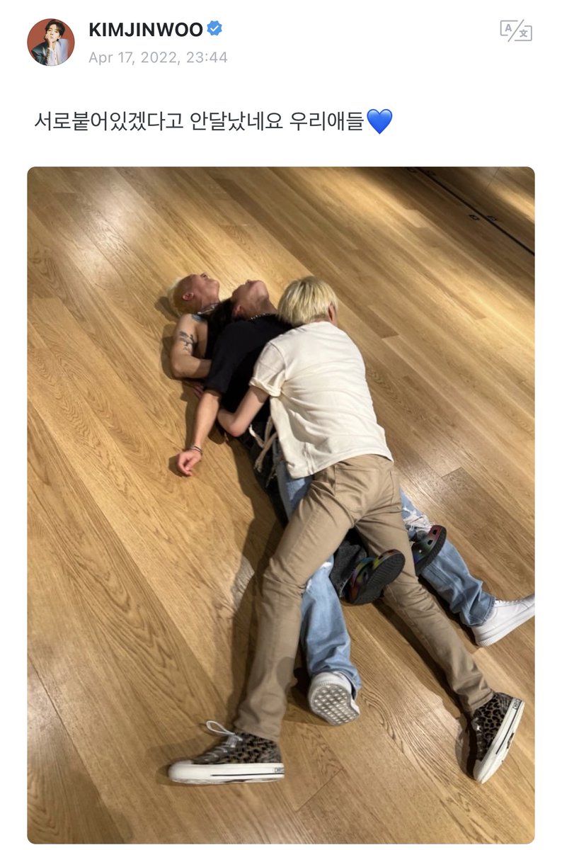seungyoonwverse's tweet photo. 220417 #KANGSEUNGYOON with #WINNER members on Kim Jinwoo’s WEVERSE post

KJW : “They insisted to stick to each other, my kids💙”

#YOON #강승윤 #SEUNGYOON #위너 @official_yoon_ 강승윤 위너 @yginnercircle https://t.co/IaNyXHQ9TF