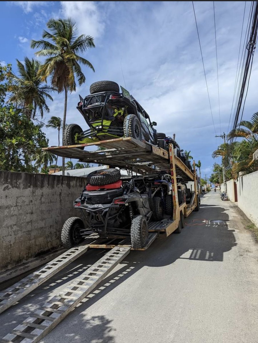 LasTerrenasDO's tweet photo. Indefectiblemente es hora de prohibir el ingreso de 4w, buggies y cualquier otro vehículo de este tipo.
Ya no es una cuestión de el ruido y la música… ya es peligroso salir a la calle por culpa de esta gente. https://t.co/sa1oERk2W7