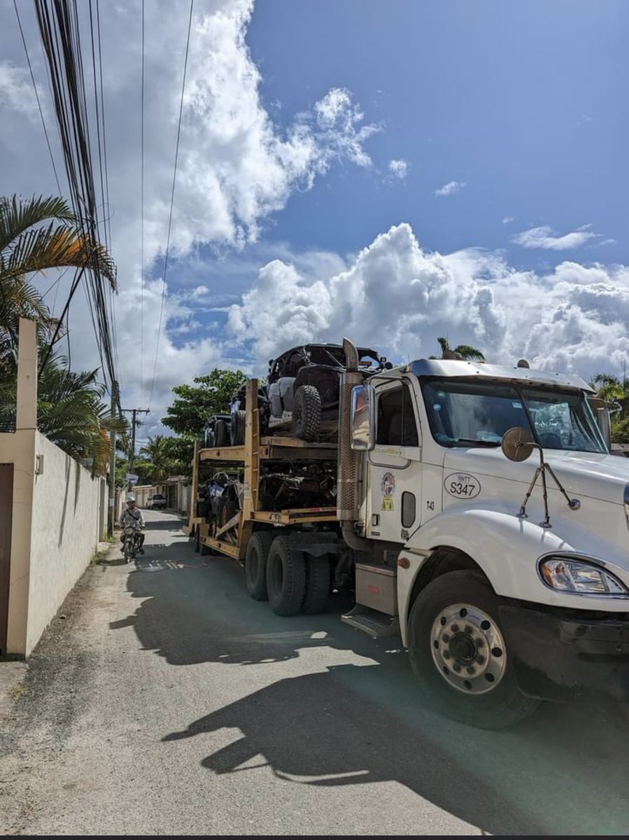 LasTerrenasDO's tweet photo. Indefectiblemente es hora de prohibir el ingreso de 4w, buggies y cualquier otro vehículo de este tipo.
Ya no es una cuestión de el ruido y la música… ya es peligroso salir a la calle por culpa de esta gente. https://t.co/sa1oERk2W7
