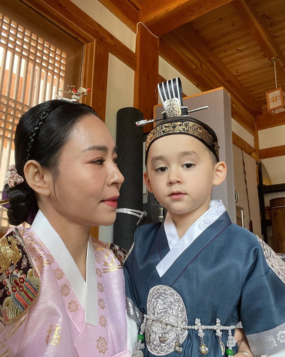 bentleyarchive's tweet photo. Mamaboy 🙇‍♂️

© yumihammington's instagram https://t.co/EW7kcJsKQX