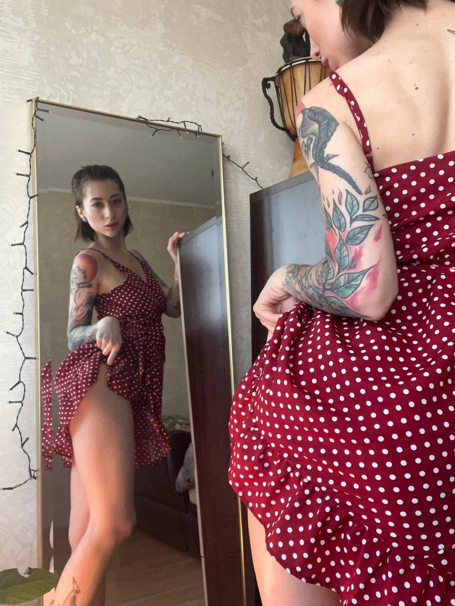 selena_model_'s tweet photo. I'm completely naked, I sit on your back💋🔥 and start massaging your lower back with my gentle hands💕 
slowly I raise my hands higher to the neck❣️❣️

@heart_broken_64 @impliedmag 
@bentboxco @Dutch_DPP @Hypnotized46 https://t.co/a60rknhO4d