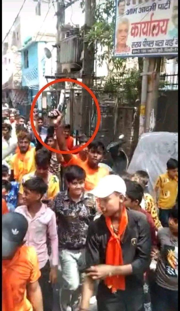 शोभायात्रा में नाबालिग बच्चे अपने हाथ में पिस्तौल, तलवारें और डंडे क्यों लेकर चल रहे है, ये सब किसके इशारों पर हो रहा है?