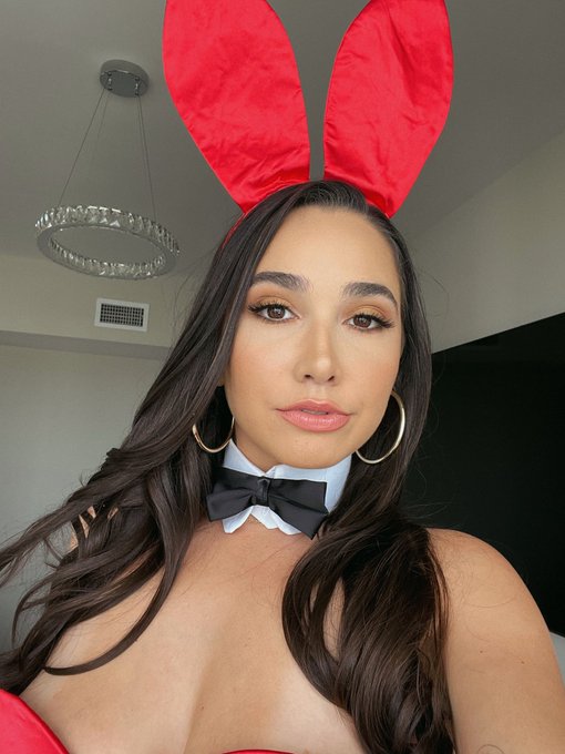 Happy Easter from your favorite Bunny https://t.co/GPrfuWxSNN