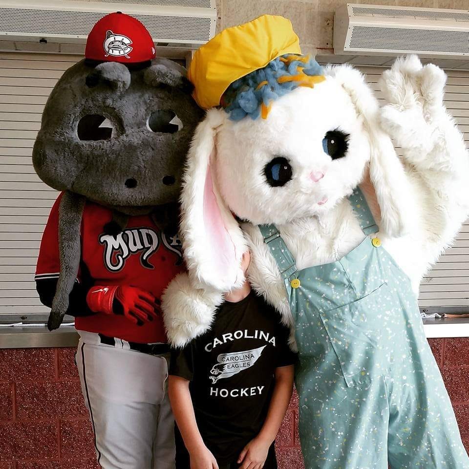 BizzleMcDizzle's tweet photo. @MarkHamill Take a picture with Muddy and the bunny, they said.
Making memories that will last forever, they said.
#Easter2017 https://t.co/yBz9iVp2M1