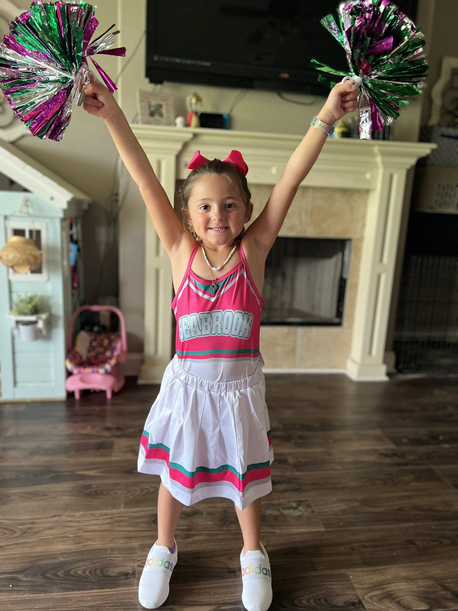 EmilyKlucik's tweet photo. @ImMegDonnelly @MiloManheim I’ve got a Zombies obsessed kid who was pumped the Easter Bunny left her a Seabrook cheerleaders outfit! Can she get a Happy Easter shoutout from her favorite Seabrook couple?! https://t.co/R2JIybjeid