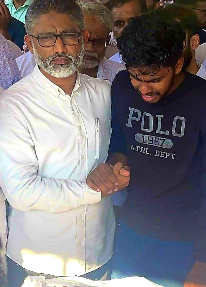 oma_salam's tweet photo. At the funeral of Shaheed Subair who was murdered by RSS criminals.
People remember Subair as humble, soft-spoken man who would come to their help in need. Thousands belonging all religious backgrounds came to pay last rites to him testify that. 

May Allah accept his Shahadah. https://t.co/kr48l2nik0