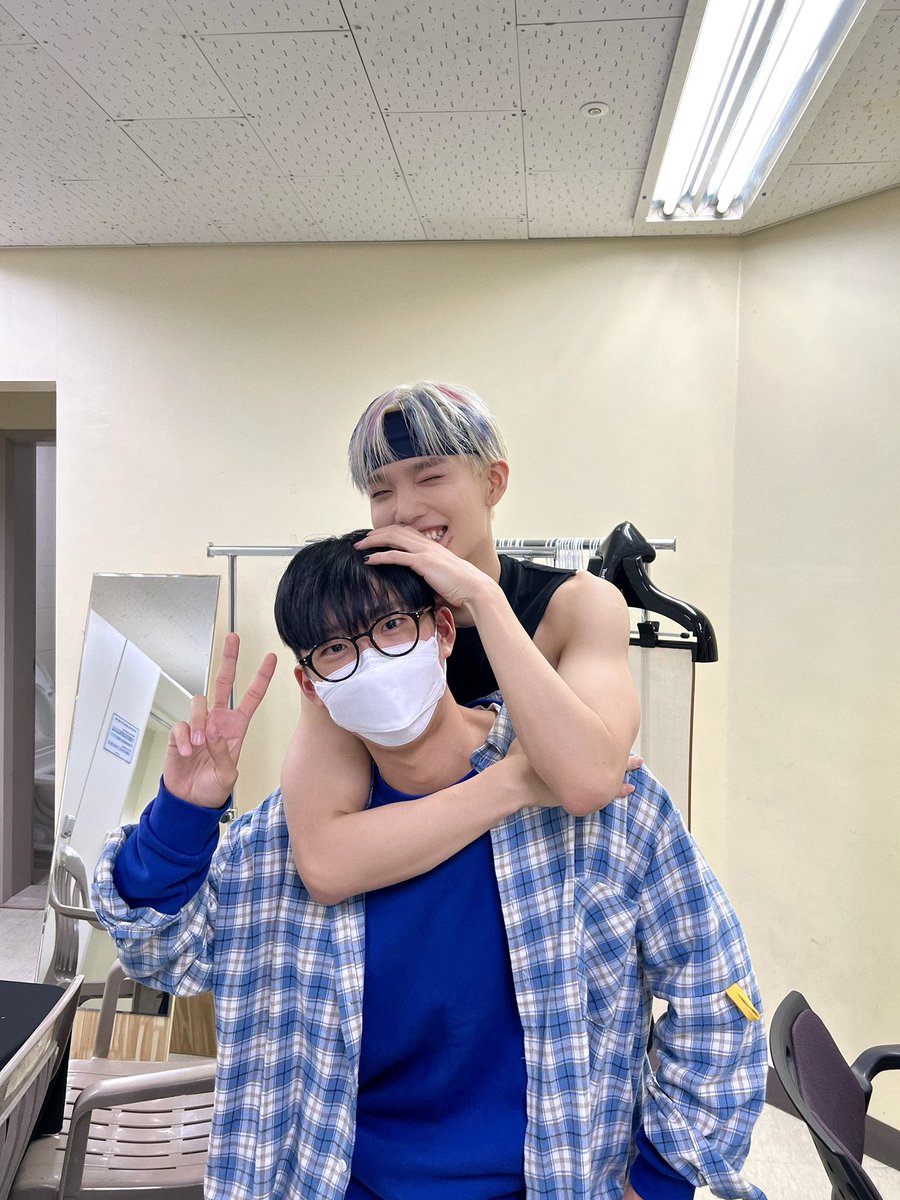 seedfix's tweet photo. cix and their supportive siblings 🥺💖 https://t.co/27byEnBSwK