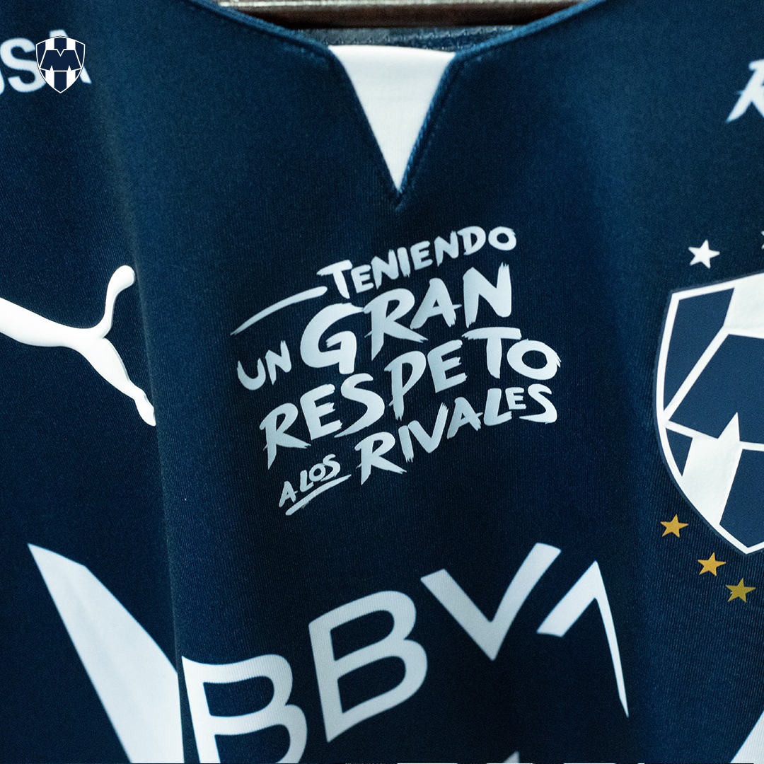 Rayados's tweet photo. 👕| 𝑷𝒐𝒓 𝒆𝒔𝒐 𝒂𝒓𝒓𝒊𝒃𝒂 𝒆𝒍 𝑴𝒐𝒏𝒕𝒆𝒓𝒓𝒆𝒚, 𝒂𝒓𝒓𝒊𝒃𝒂 𝒆𝒍 𝑴𝒐𝒏𝒕𝒆𝒓𝒓𝒆𝒚... ¡𝑨𝒓𝒓𝒊𝒃𝒂 𝒆𝒍 𝑴𝒐𝒏𝒕𝒆𝒓𝒓𝒆𝒚! 🎶💙🤍

El vestidor se encuentra listo, para recibir a la Pandilla del Monterrey ✅

@PUMAmexico  
#ArribaElMonterrey 🇫🇮 https://t.co/crfQbXCFTK