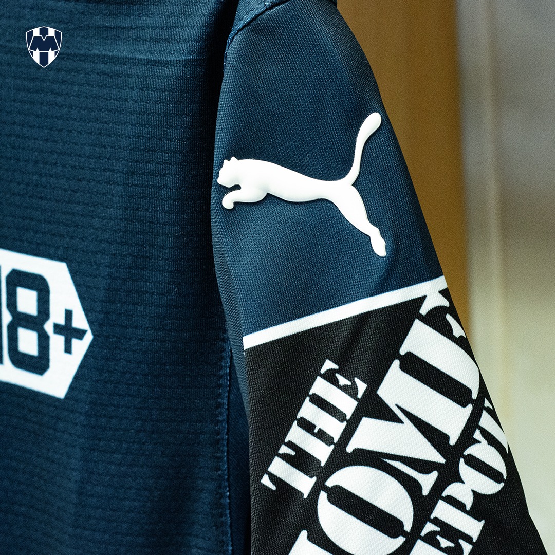 Rayados's tweet photo. 👕| 𝑷𝒐𝒓 𝒆𝒔𝒐 𝒂𝒓𝒓𝒊𝒃𝒂 𝒆𝒍 𝑴𝒐𝒏𝒕𝒆𝒓𝒓𝒆𝒚, 𝒂𝒓𝒓𝒊𝒃𝒂 𝒆𝒍 𝑴𝒐𝒏𝒕𝒆𝒓𝒓𝒆𝒚... ¡𝑨𝒓𝒓𝒊𝒃𝒂 𝒆𝒍 𝑴𝒐𝒏𝒕𝒆𝒓𝒓𝒆𝒚! 🎶💙🤍

El vestidor se encuentra listo, para recibir a la Pandilla del Monterrey ✅

@PUMAmexico  
#ArribaElMonterrey 🇫🇮 https://t.co/crfQbXCFTK
