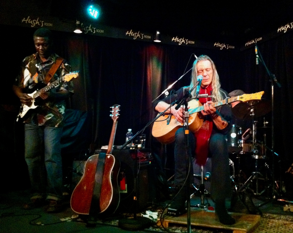 SixStringNation's tweet photo. .@_BillBourne_ plays Voyageur at @HughsRoomLive in 2011. Our thoughts are with Bill's family and his friends, musical and otherwise. He's joined here by Pa Joe but thinking today of Tri-Continental collaborators @MadagascarSlim and Lester Quitzau.

#RIPBillBourne #sixstringnation https://t.co/Wwx8eoG9Mc