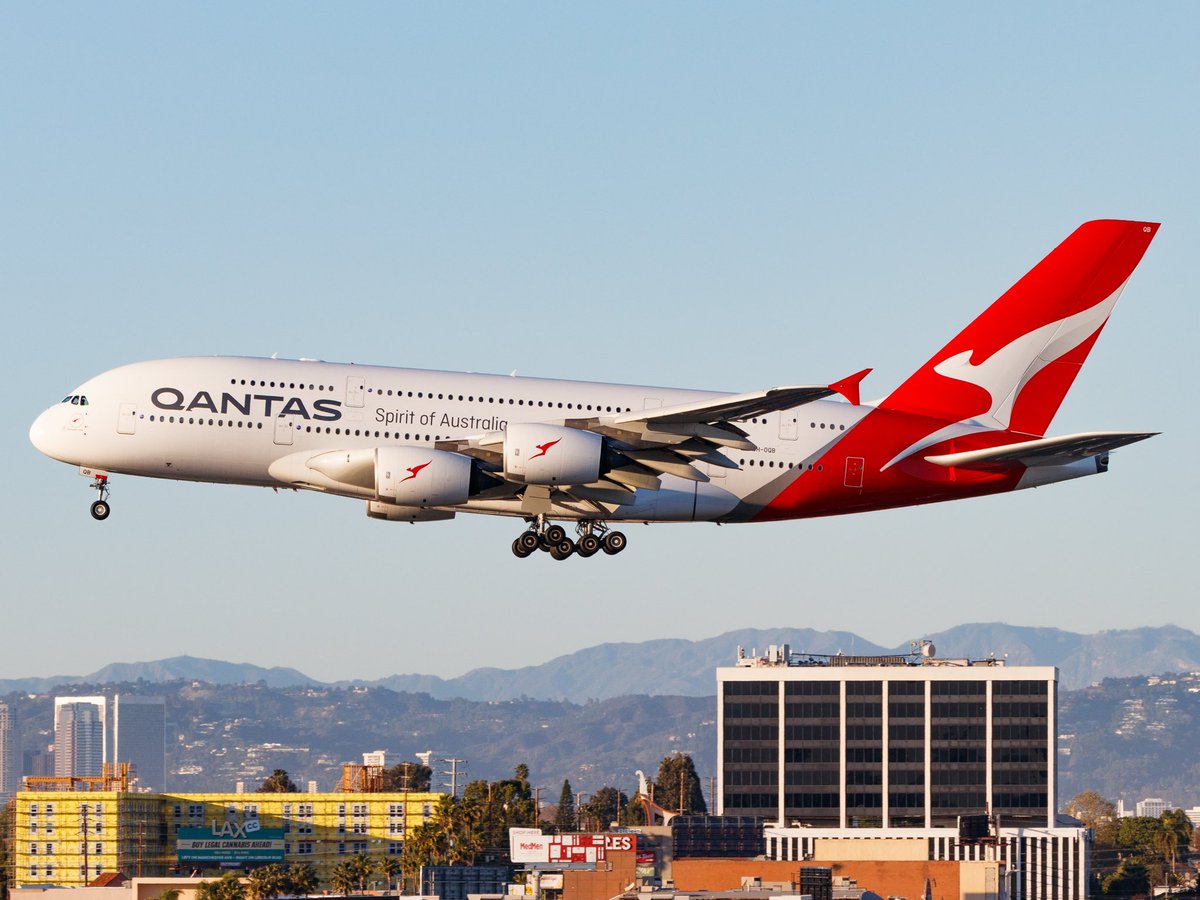 flyingpencilavi's tweet photo. Qantas beautiful whale back in LAX after the pandemic put a hiatus on a lot of airlines A380 operations. So happy to see these beautiful planes back in air instead of the desert. 
🐋🐋🐋 https://t.co/P6TX18E106