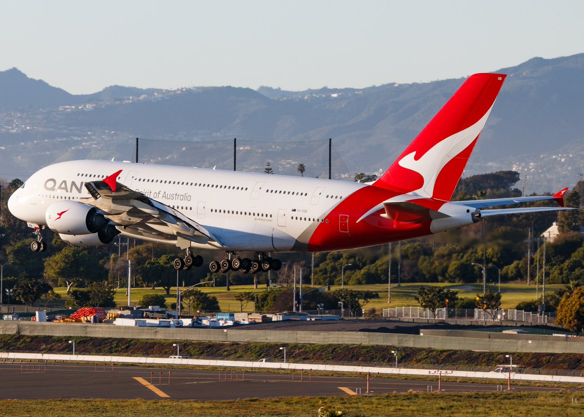 flyingpencilavi's tweet photo. Qantas beautiful whale back in LAX after the pandemic put a hiatus on a lot of airlines A380 operations. So happy to see these beautiful planes back in air instead of the desert. 
🐋🐋🐋 https://t.co/P6TX18E106