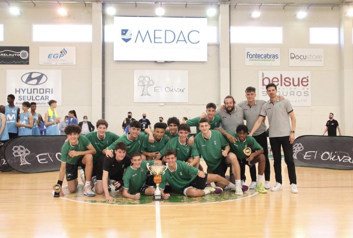 BaloncestoMexi1's tweet photo. ¡KARIM LÓPEZ 🇲🇽 ES MVP Y CAMPEÓN EN ESPAÑA! 👊🏻

El joven Karim López 🇲🇽 se proclamó CAMPEÓN junto al @Penya1930 en el torneo @OlivarBasketKDT tras vencer 85-66 al @MovistarEstu en la gran final donde fue elegido como MVP 🏆 https://t.co/JKuee3Q9mG