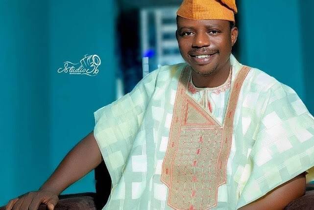 Okele_2's tweet photo. Both me and my colleague Sanyeri are doing our best may God crown our efforts https://t.co/NgKMHxeZSS