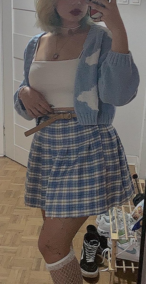 evakehba's tweet photo. COUCOU je vends mon accès VIP 3 mois snap pas cher jusqu'au 23 avril venez en DM 😘 
Au passage vous aimez ma tenue d'aujourd'hui (il fait chaud donc je vais peut être enlever mon top 🙃) https://t.co/OrqelLgdvi