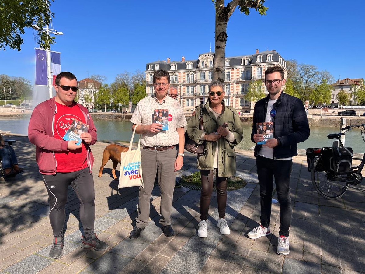 LREM55's tweet photo. 👀 Dernier week-end de mobilisation avant les élections du second tour 

💪🏻 Tous mobilisés pour faire gagner le projet d'Emmanuel Macron le 24 avril !

#avecvous #NousTous https://t.co/yj3Fi9qnHj
