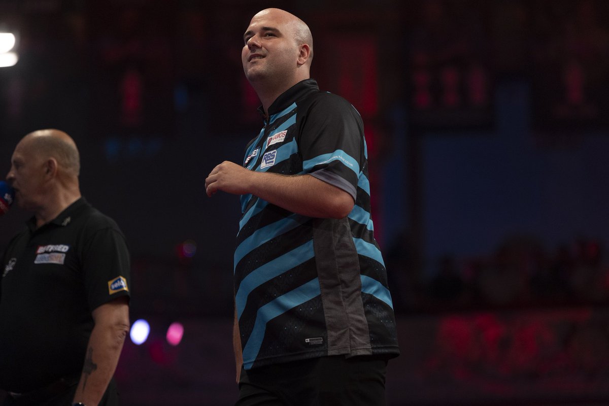 Garryplummer's tweet photo. Well done Rob Cross through to last 16 👏👏👏#GDGP @RobCross180 @rabRBSltd @TargetDarts https://t.co/i3qLnK2wPx