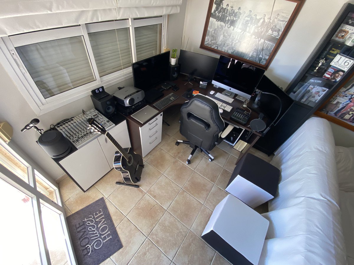 GrupoRodfer's tweet photo. Estrenamos nuevo estudio de producción en casa 🎥🎬🖥 https://t.co/0D65GlaF2t