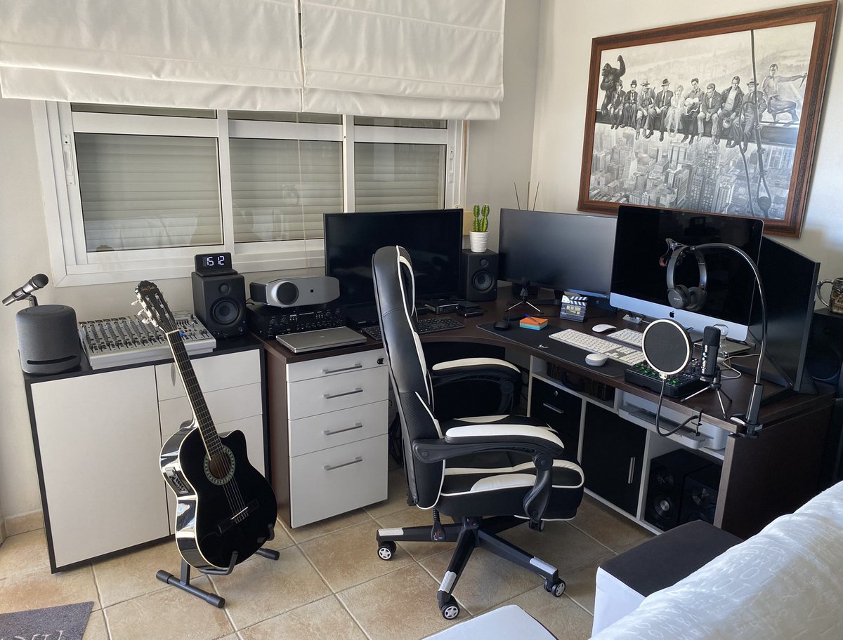 GrupoRodfer's tweet photo. Estrenamos nuevo estudio de producción en casa 🎥🎬🖥 https://t.co/0D65GlaF2t