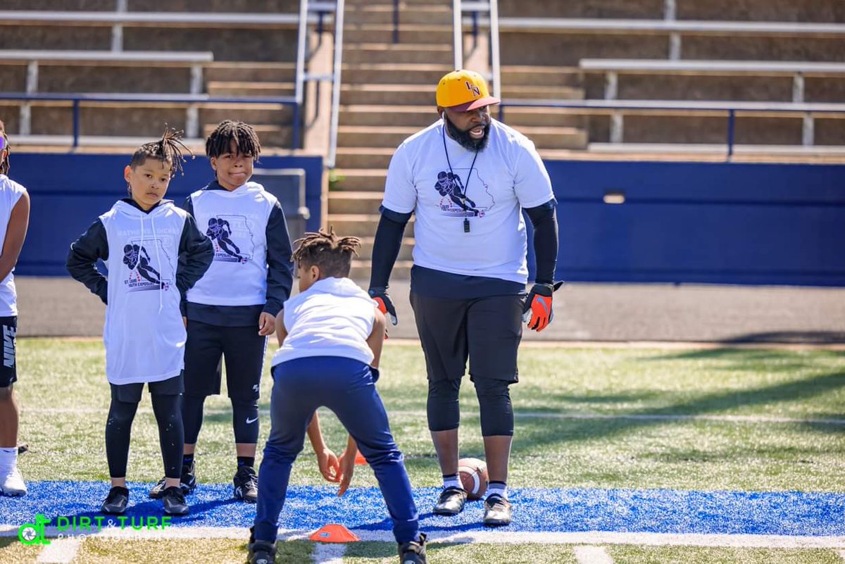 CoachDeeMitch's tweet photo. These are some dope shots from the camp yesterday Jason Danger Schoenig 💪🏽 #CoachDee https://t.co/3yLGBXyOFd
