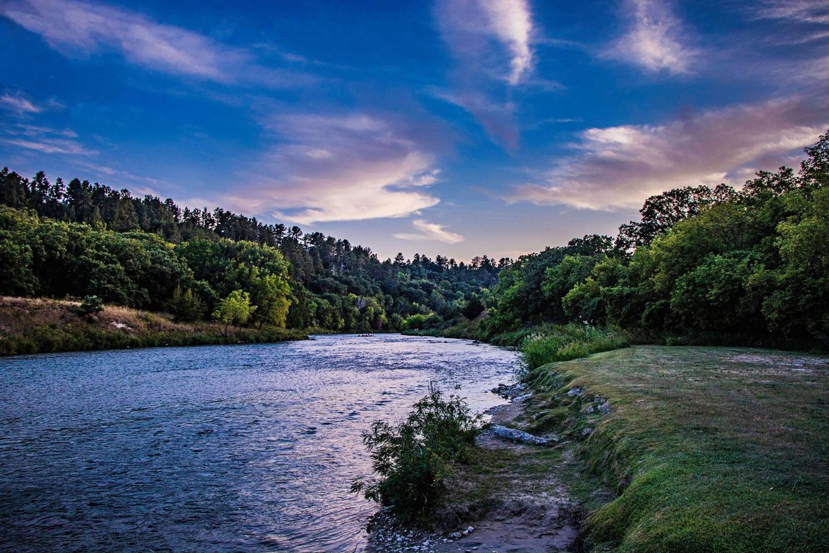 NiobraraNPS's tweet photo. The Sand Painters Art Guild #sparkcreativity along the #NiobraraNSR
Emily Swan, photographer:
"These are some shots taken while working along the river in the summer! The river, landscape, summer colors and the sky are major inspirations in all of my photographs."
#NPSweek https://t.co/crBKelq3ZO